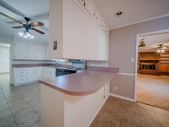 5th image of 111 Alderman Dr