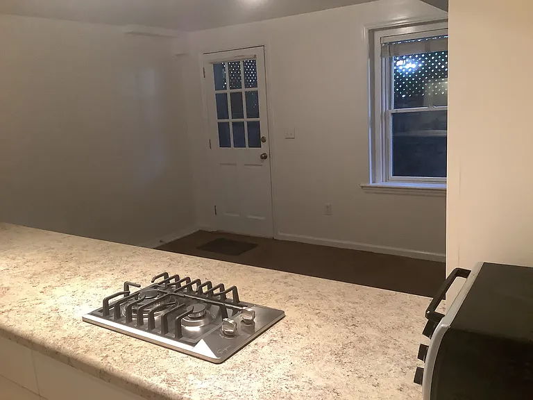 331B S Laurel St #B — Photo 4