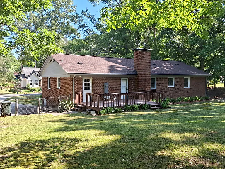1809 Grady Dr — Photo 3