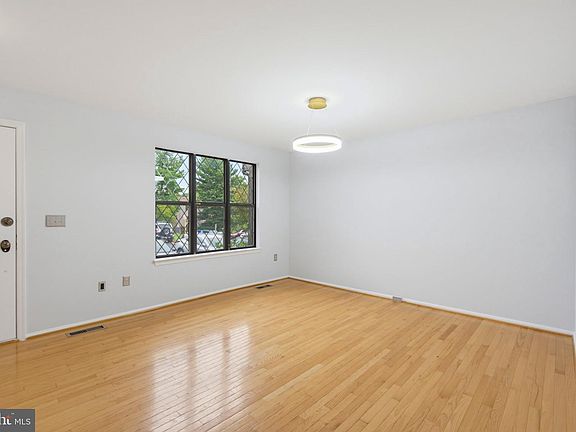 3rd image of 34 Millard Ct