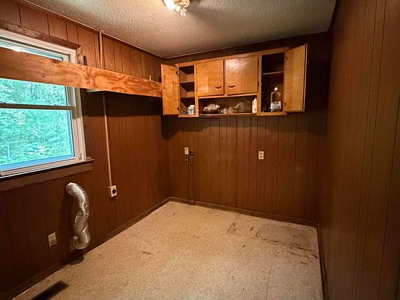 2nd image of 857 Newcombe Rd