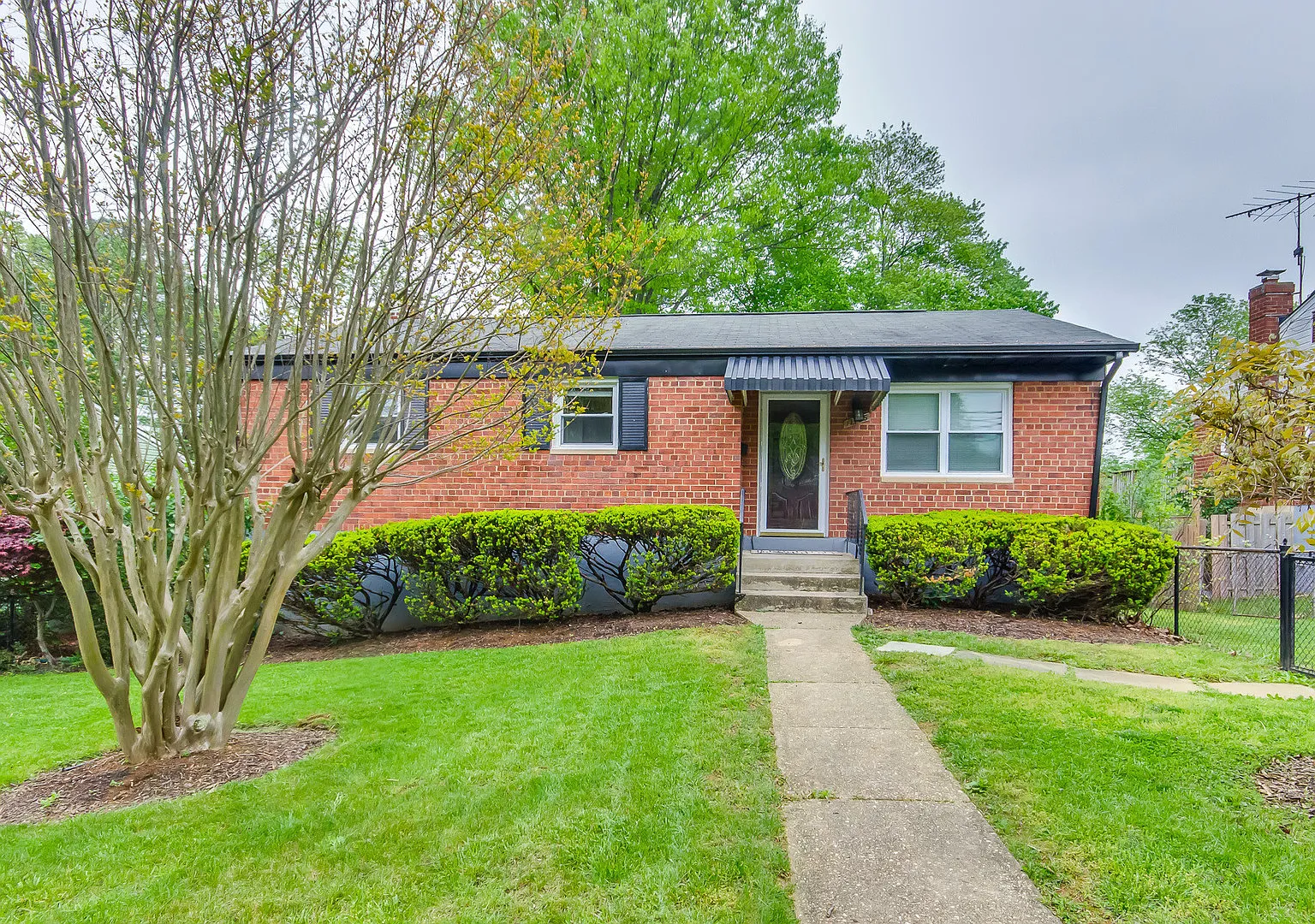 Updated Rambler Close To METRO, Parks, Shopping, & More — Photo 1