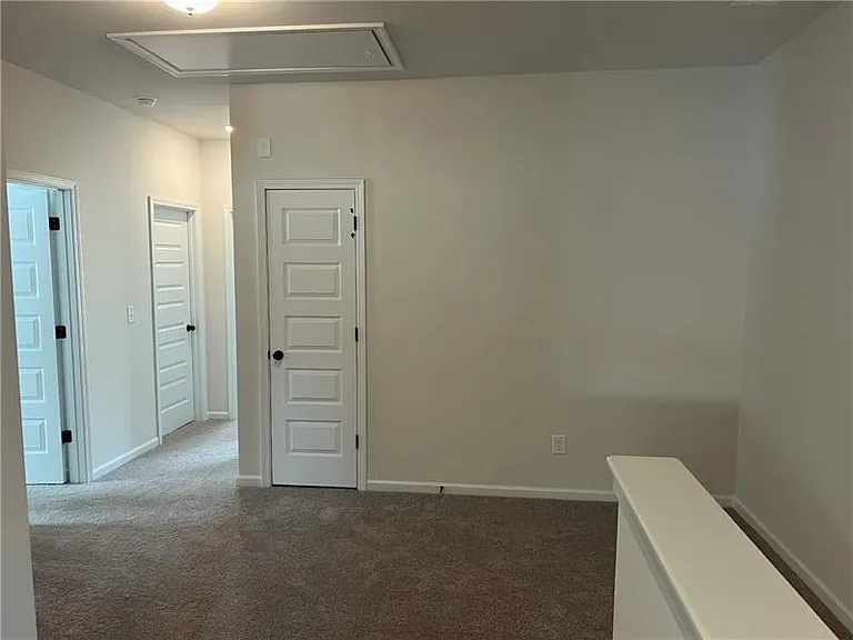 423 Perth Dr — Photo 3
