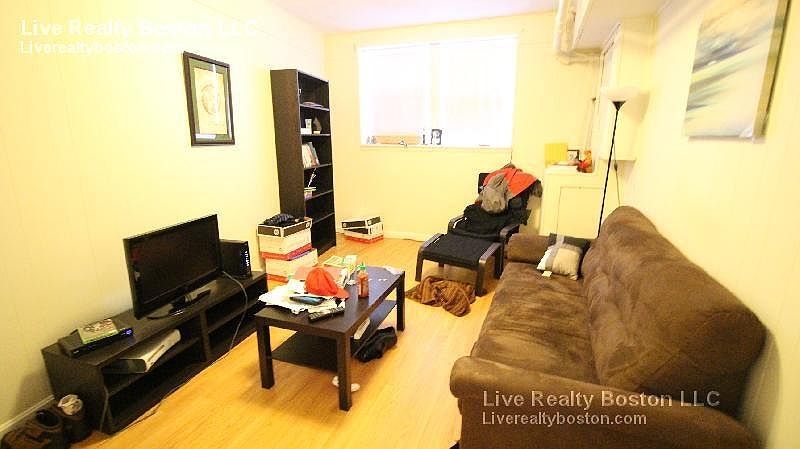 2nd image of 109 Sutherland Rd