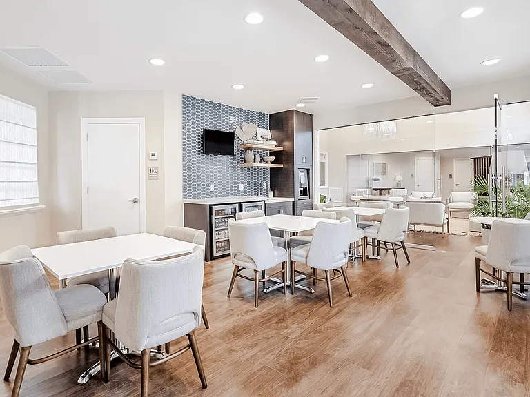 Promenade at Aventura Apartments — Photo 19