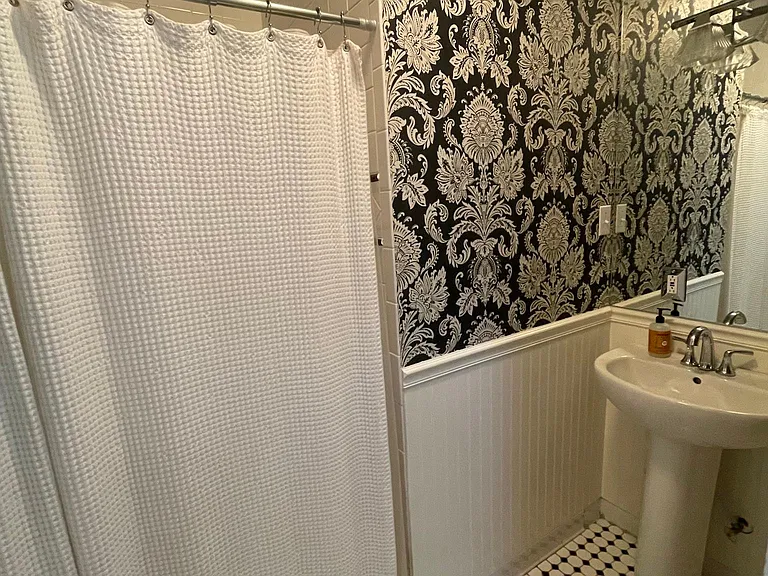 1303 Morton Ave — Photo 30