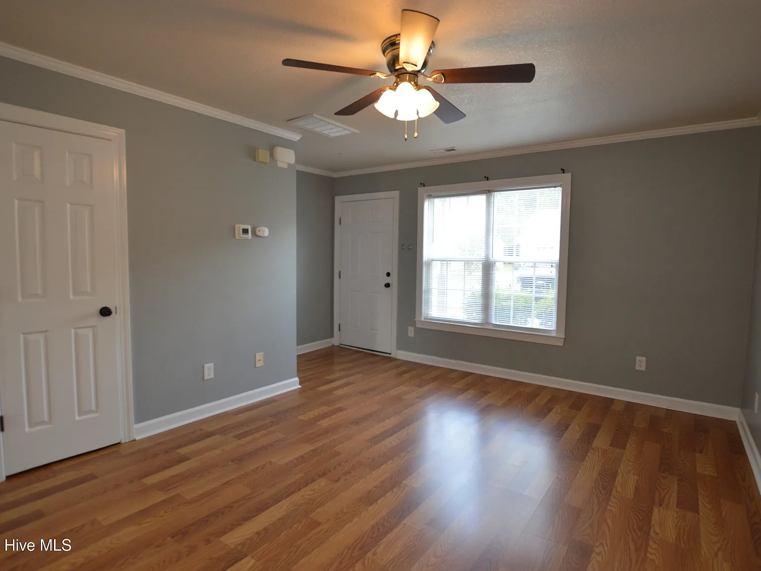2 bed, 1.5 bath, $1,200 — Photo 3