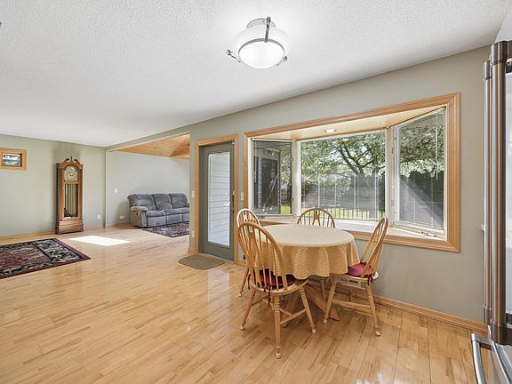 5th image of 2439 Walnut Ave