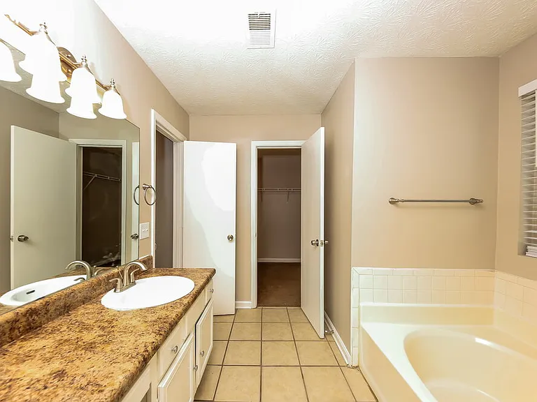 1799 Killarney Dr SW — Photo 12