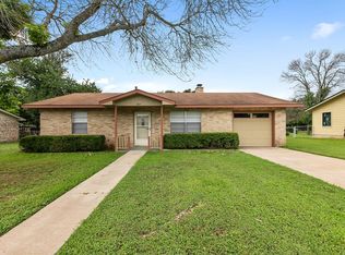 205 Glenmoor Dr, Fredericksburg, TX 78624