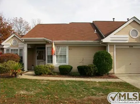 881A Liverpool Cir, Manchester, NJ 08759