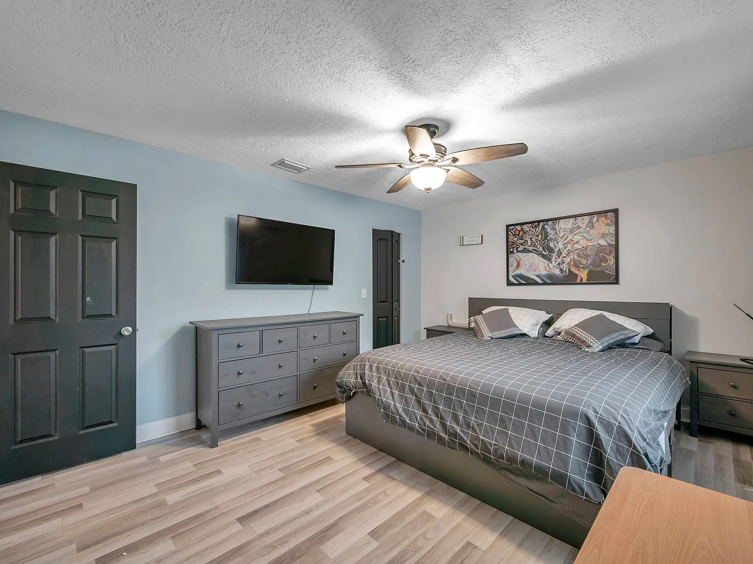 3 bed, 1190 sqft, $5,500 — Photo 4