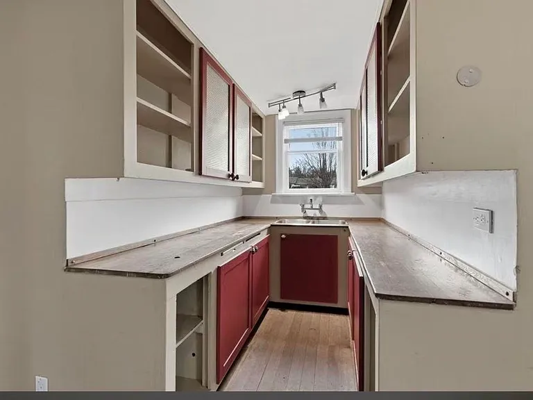 2300 Rindall Ave — Photo 4