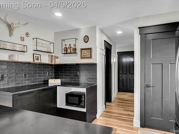 4th image of 410 Stratford Rd