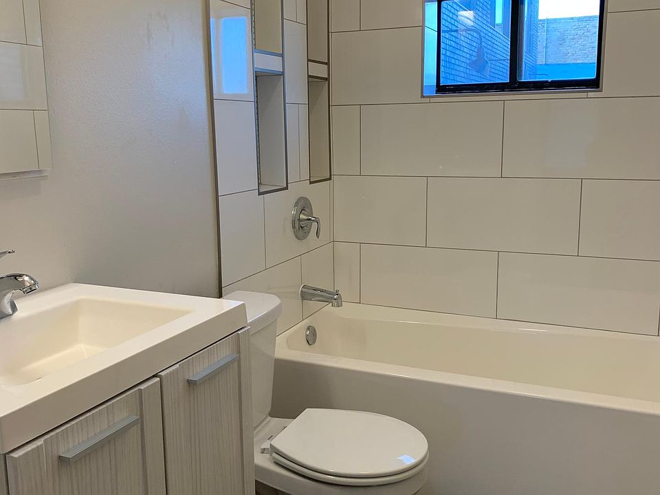 Apt. 3 - Bathroom