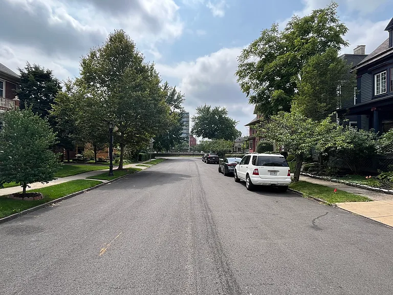 17 Crescent Ave — Photo 16