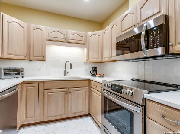 1 TOWERS PARK LN #1203, San Antonio, TX 78209