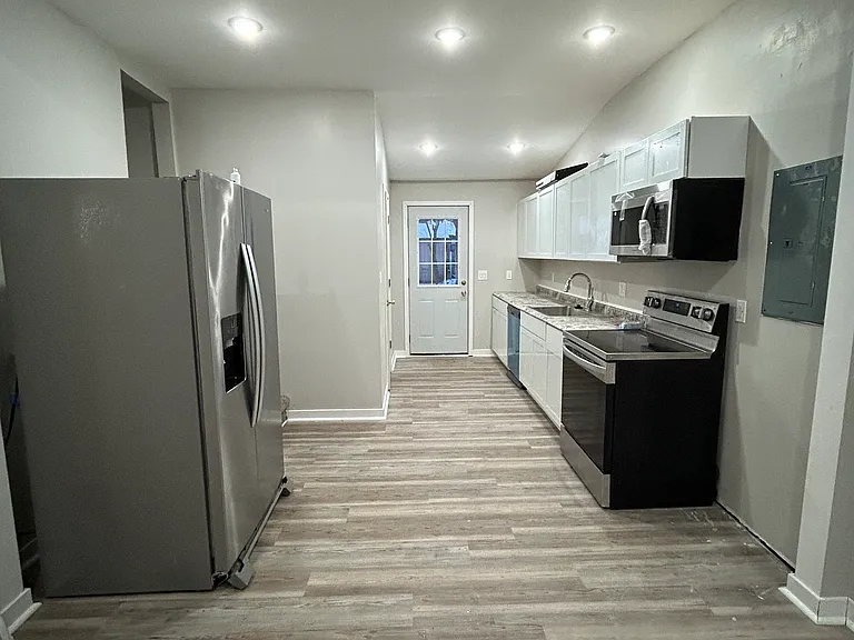 1353 Mulberry St — Photo 2