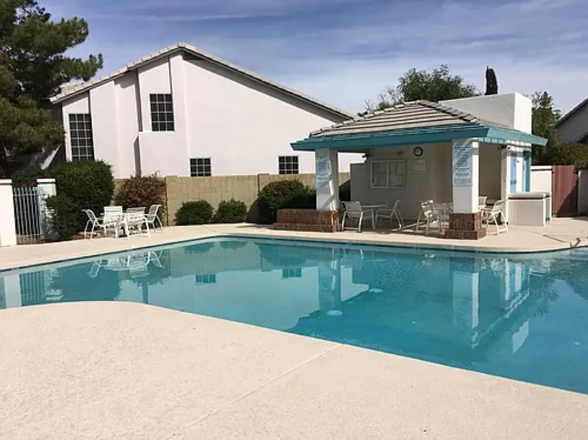3 bed, 1558 sqft, $2,400 — Photo 2