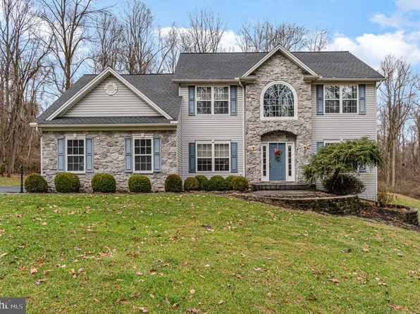 635 E Siddonsburg Rd, Mechanicsburg, PA 17055