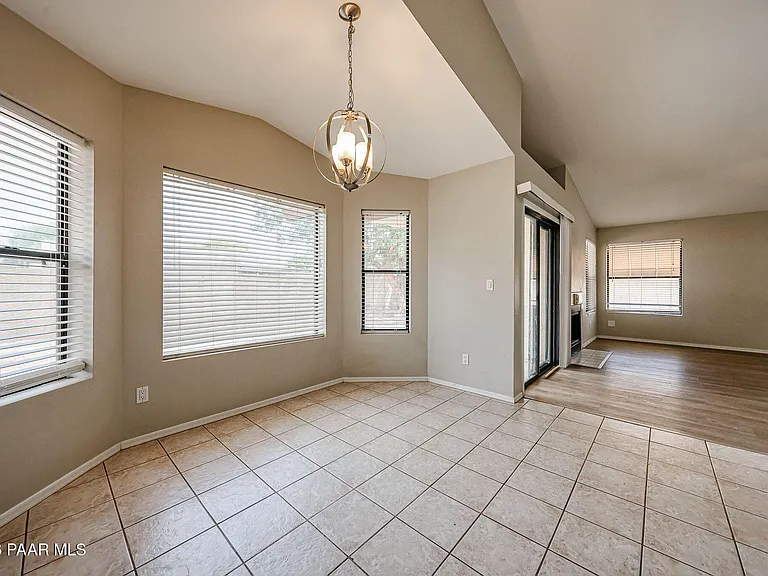 6320 W Paradise Ln — Photo 11