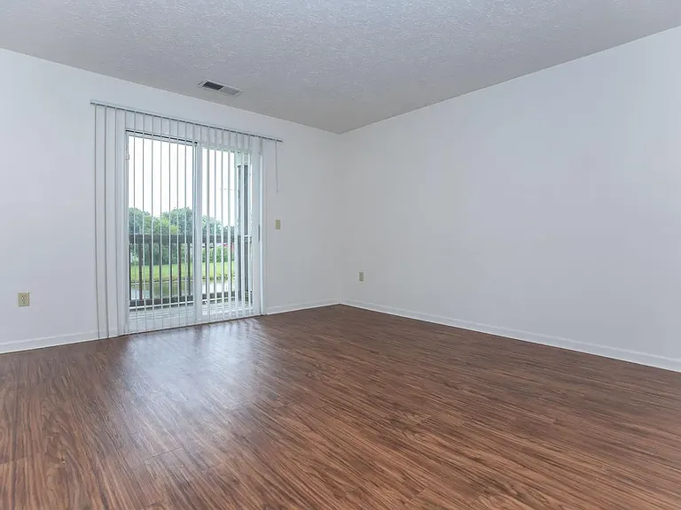 Camby Crossing Apartments — Photo 4