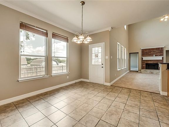 5th image of 1005 Hidden Oaks Dr