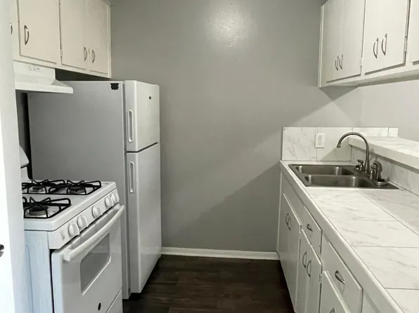 1301 S Hood St APT 11, Alvin, TX 77511