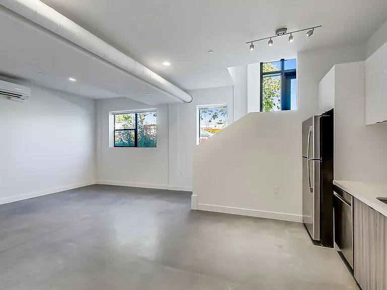 950 Lofts — Photo 21