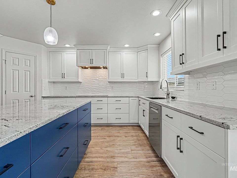 1st image of 675 Gateway Ave