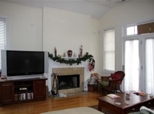 1330 W Fletcher St #3, Chicago, IL 60657