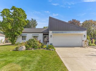 3710 Cheryl Dr, Commerce Township, MI 48382