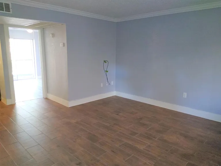 120 Blue Pointe Way #110 — Photo 1