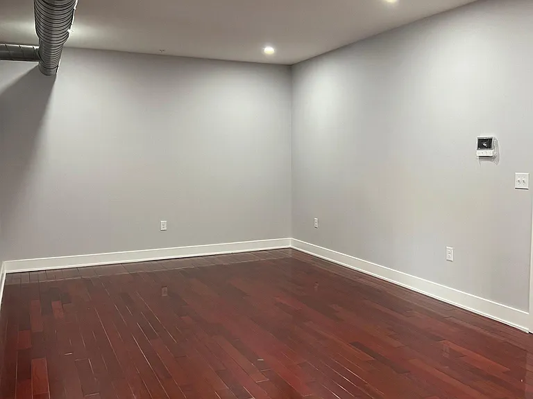 304 Richmond St #5 — Photo 4