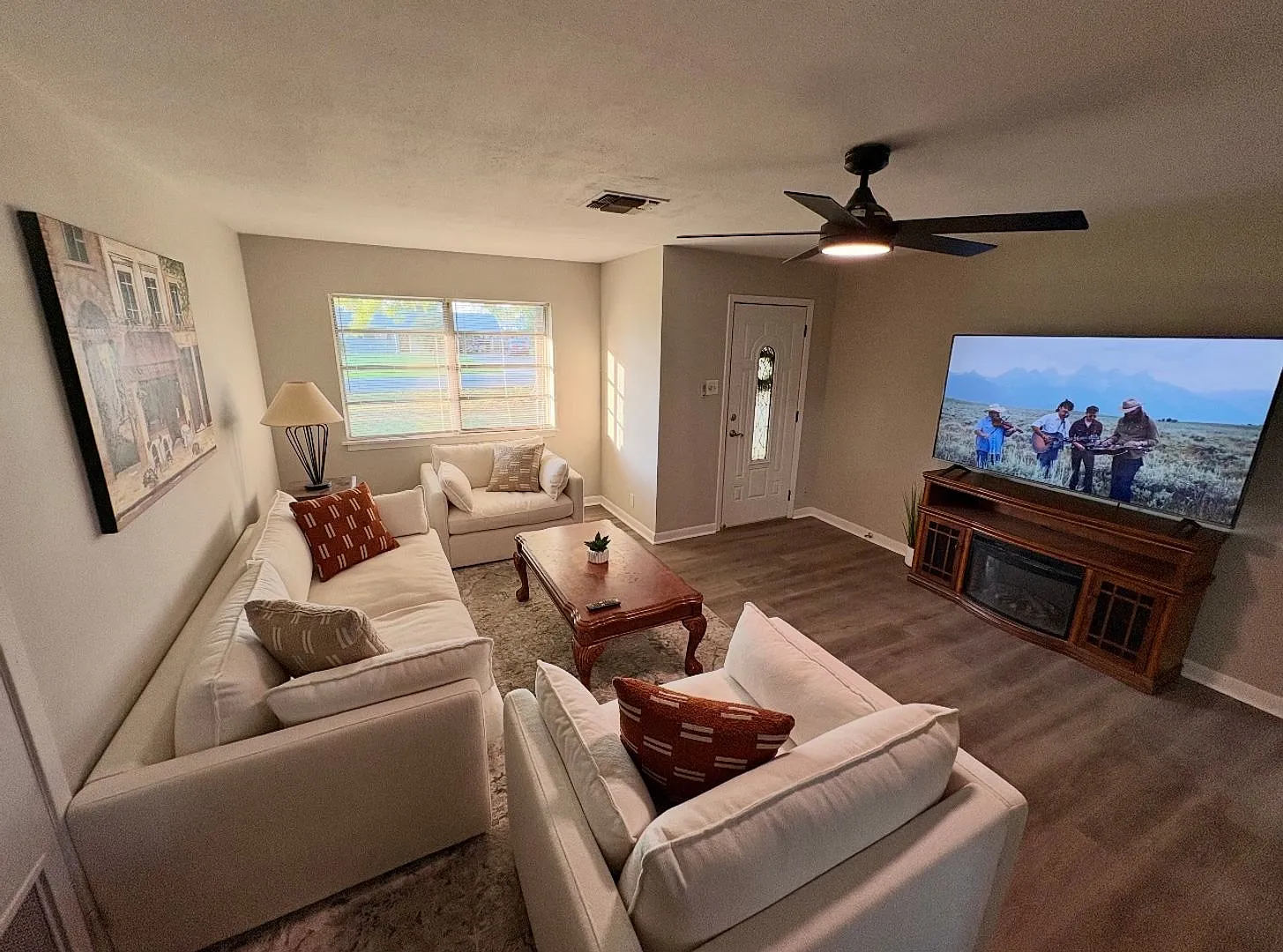 3 Bed 2 Bath Home for Lease in Maplewood! — Photo 2