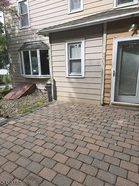 3 bed, 1.5 bath, $2,950 — Photo 2