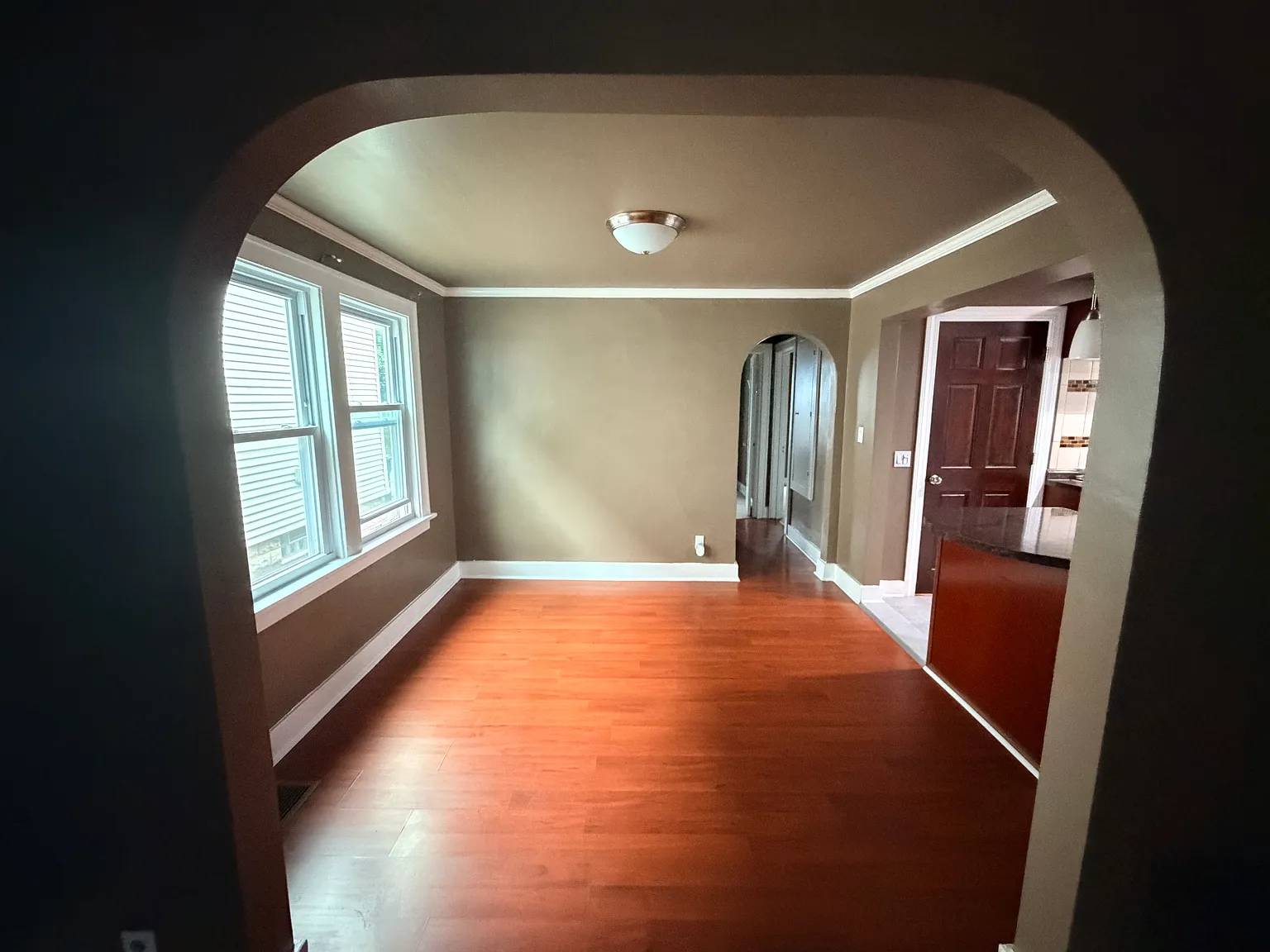 2 bed, 1800 sqft, $1,300 — Photo 3