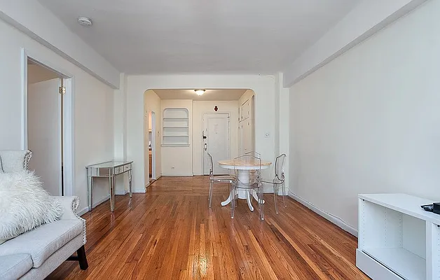 Rented by Emor Management Inc. | media 13