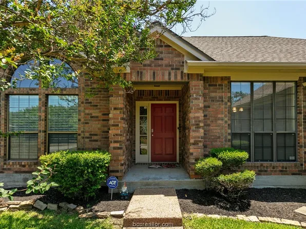 4405 Warwick Ln, Bryan, TX 77802