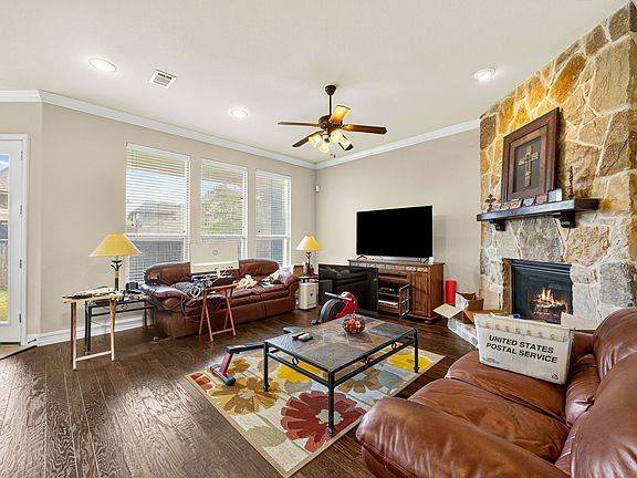 4th image of 2601 Morgan Ln