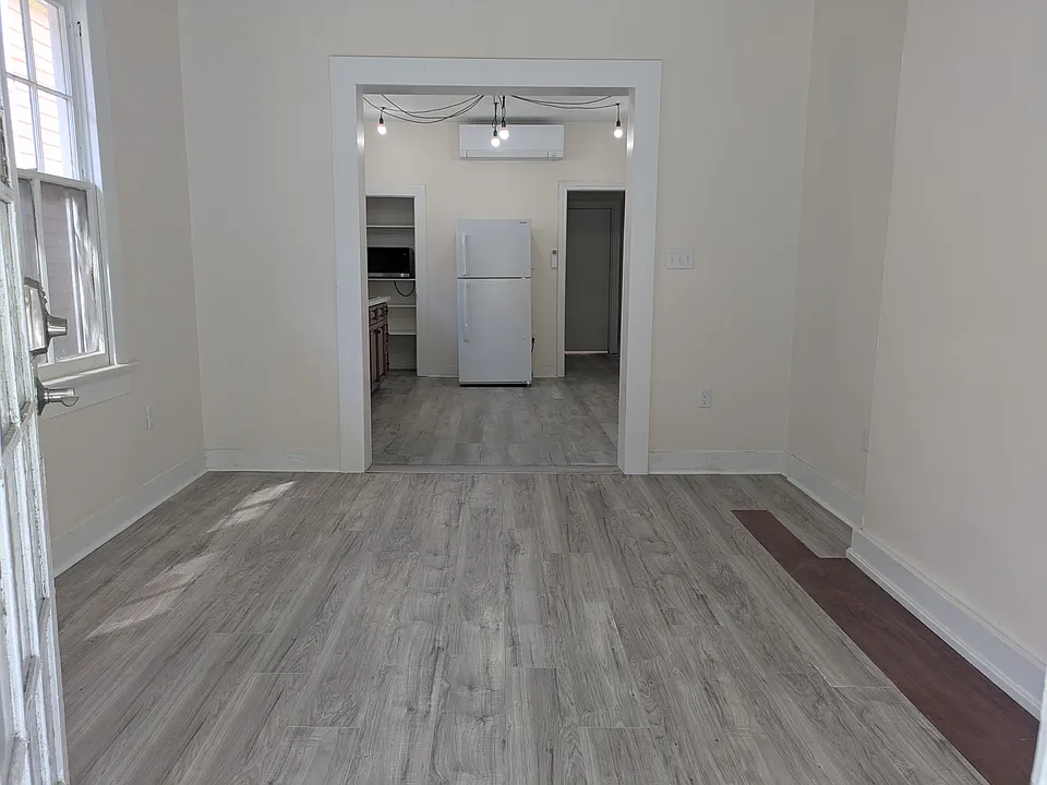1127-29 Saint Andrew St