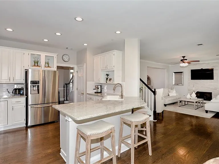 310 Windsor Gate Cv — Photo 22