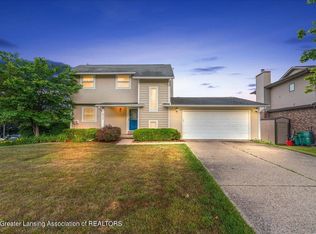 932 Brighton Lake Rd, Brighton, MI 48116