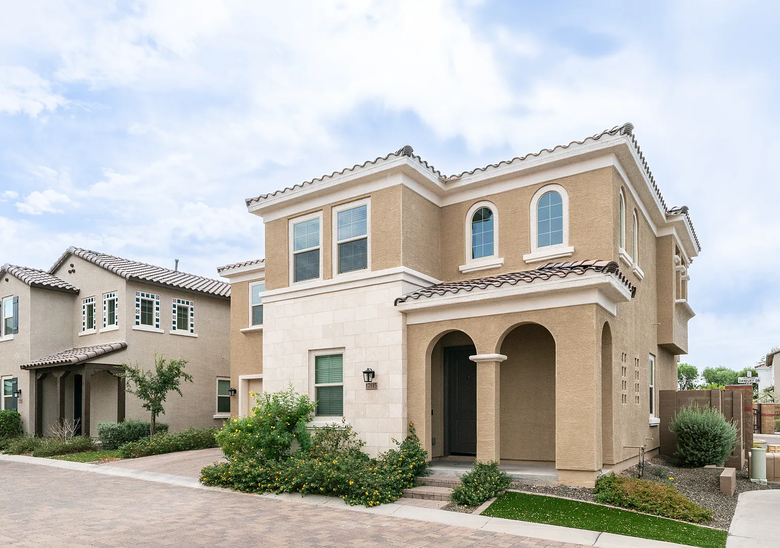 4 bed, 2196 sqft, $2,900 — Photo 1