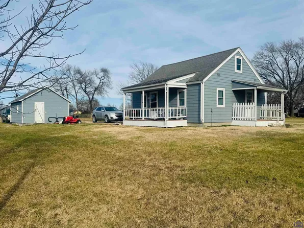 1202 N 13th St, Osage City, KS 66523