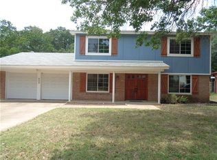 909 Charleston Dr, Bedford, TX 76022