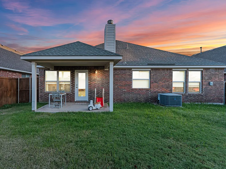 9412 Caliente Dr — Photo 44