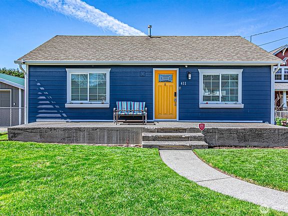 3rd image of 411 Corrin Avenue SE