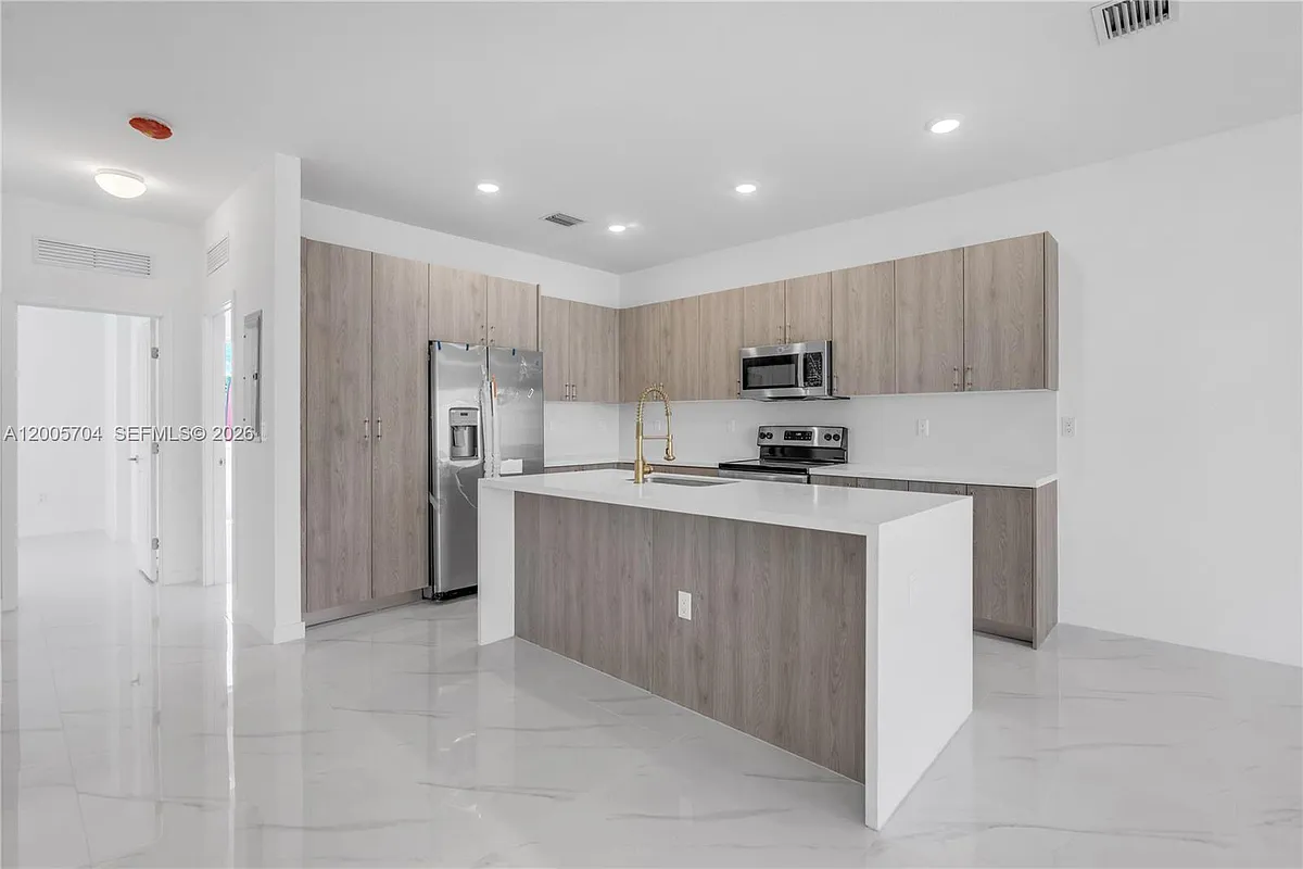 Building Photo - 22431 SW 125th Ave #19B