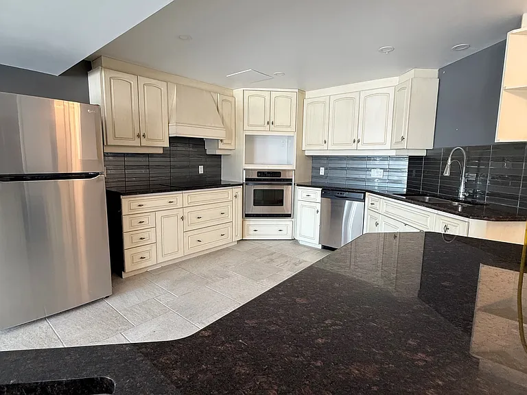 5403 Jones Baseline — Photo 32